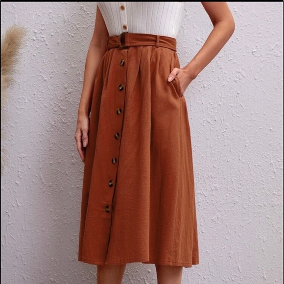 𝗘𝗺𝗿𝗲𝘆 𝗥𝗼𝘀𝗲 𝗕𝗲𝗹𝘁𝗲𝗱 𝗙𝗿𝗼𝗻𝘁 𝗙𝗹𝗮𝗿𝗲 𝗦𝗸𝗶𝗿𝘁 - Picture 2 of 3